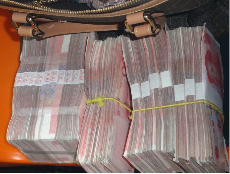 信用卡取现,然后存支付宝吃利息,月底再取出还