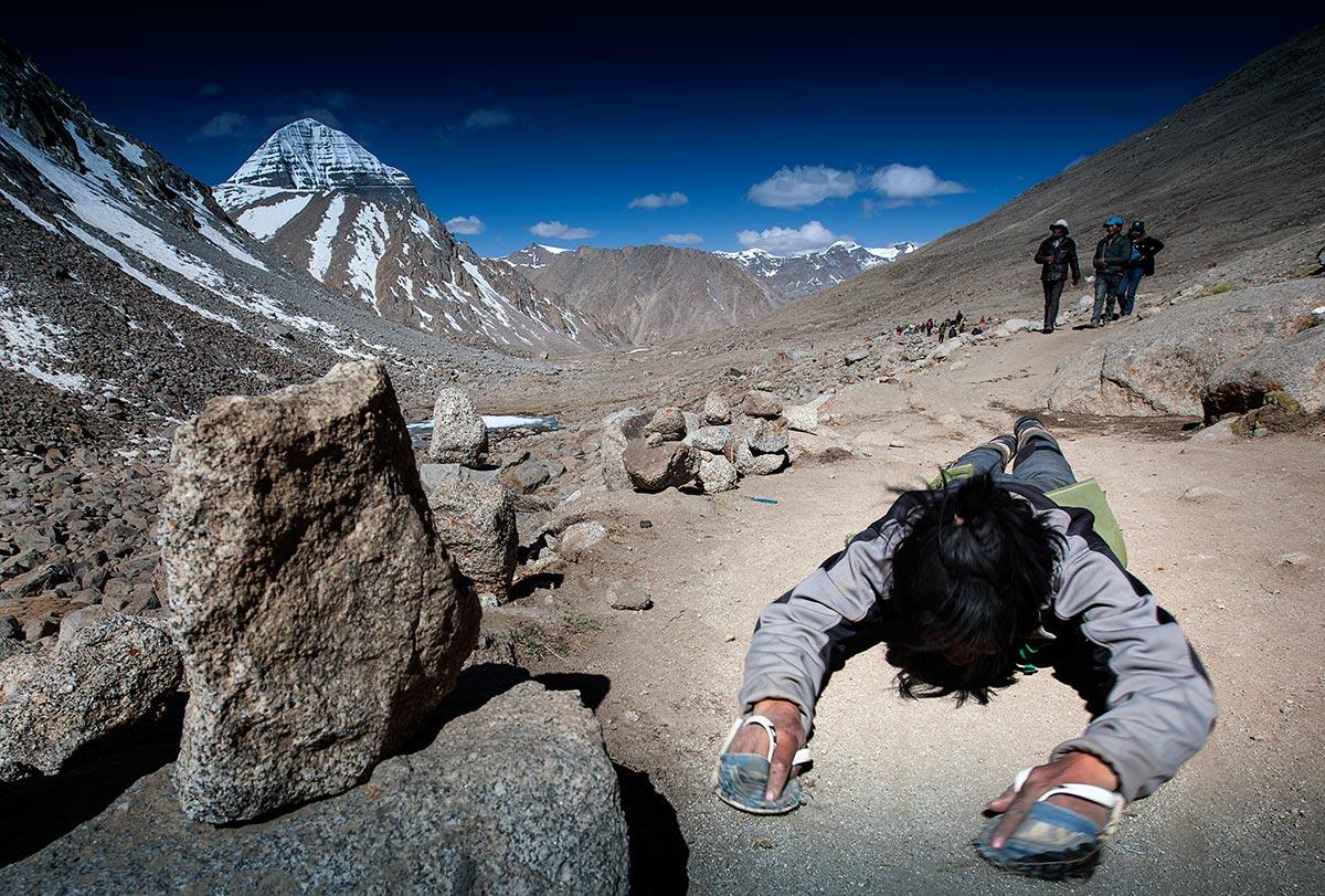 дуккинские озера архыз. долина смерти тибет. лагонаки фишт. гора кайлас паломники. непал кайлас.