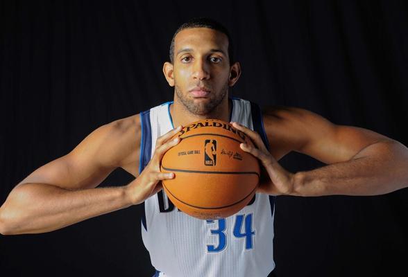 跟 @王玥 体格差不多,也就是增重前的布兰登莱特(大概是nba中为数不多