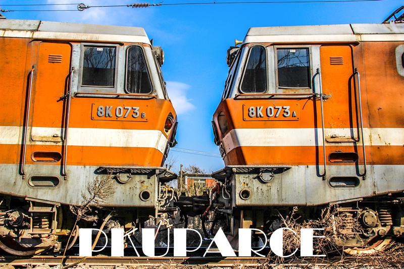 在国内,如何快速分辨一列铁路客运列车(机车和