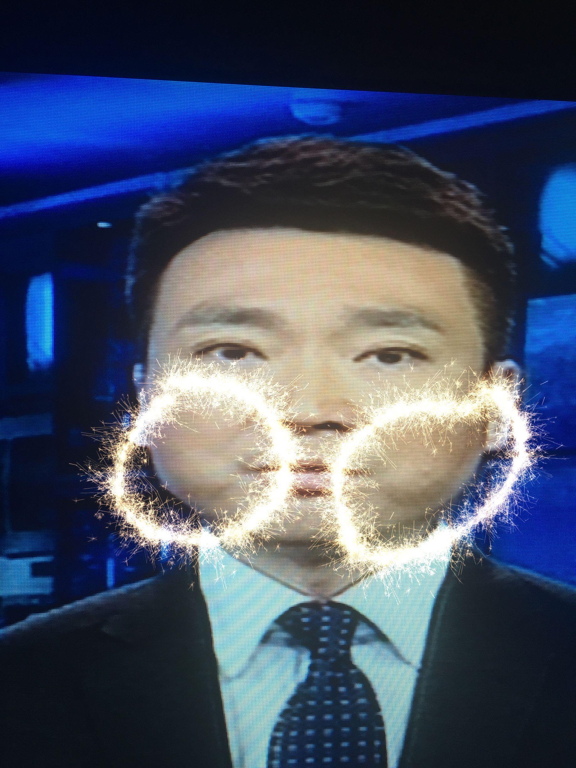 康辉的脸为什么看起来像水肿了一样?那个是肌肉吗?