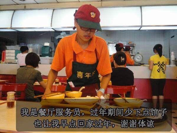 怎么理解环卫工人「少放炮早回家」的「公益」