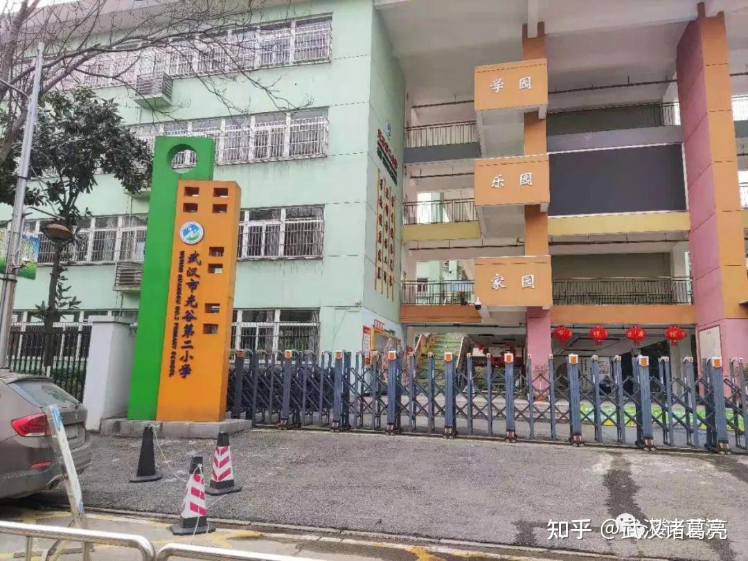 光谷二小 光谷实验中学可以看出,南区与北区,在底价上的差距已经越来