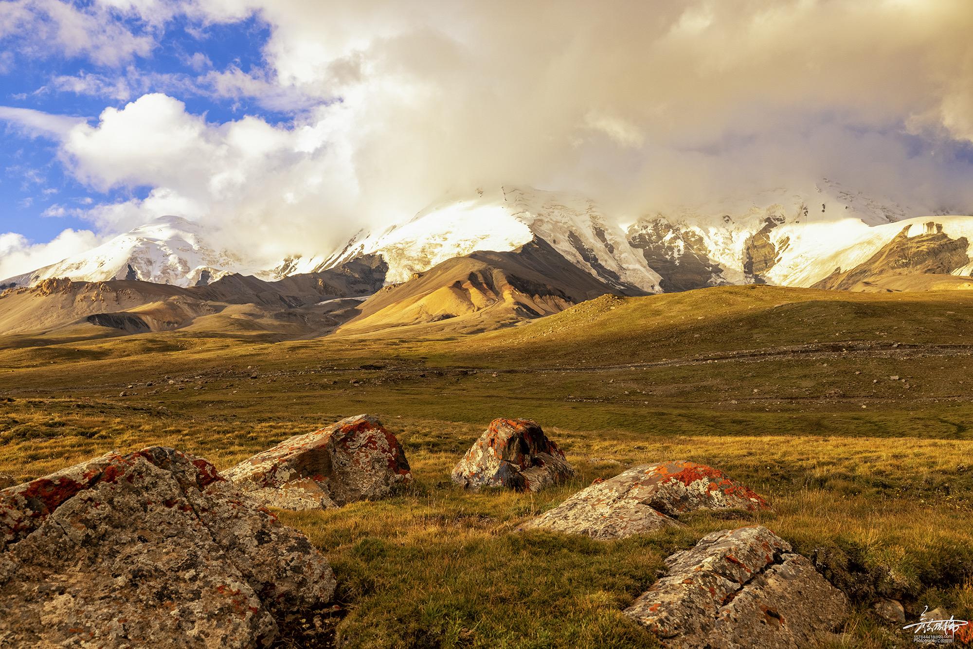 打卡藏族神山阿尼玛卿山邂逅别样的雪山风景