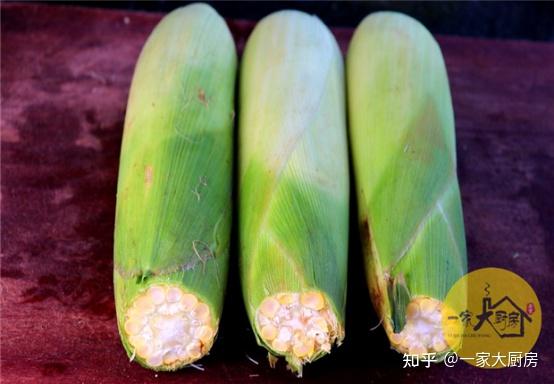 玉米保存有人直接冻有人煮熟冻都错了这样做放一年都新鲜