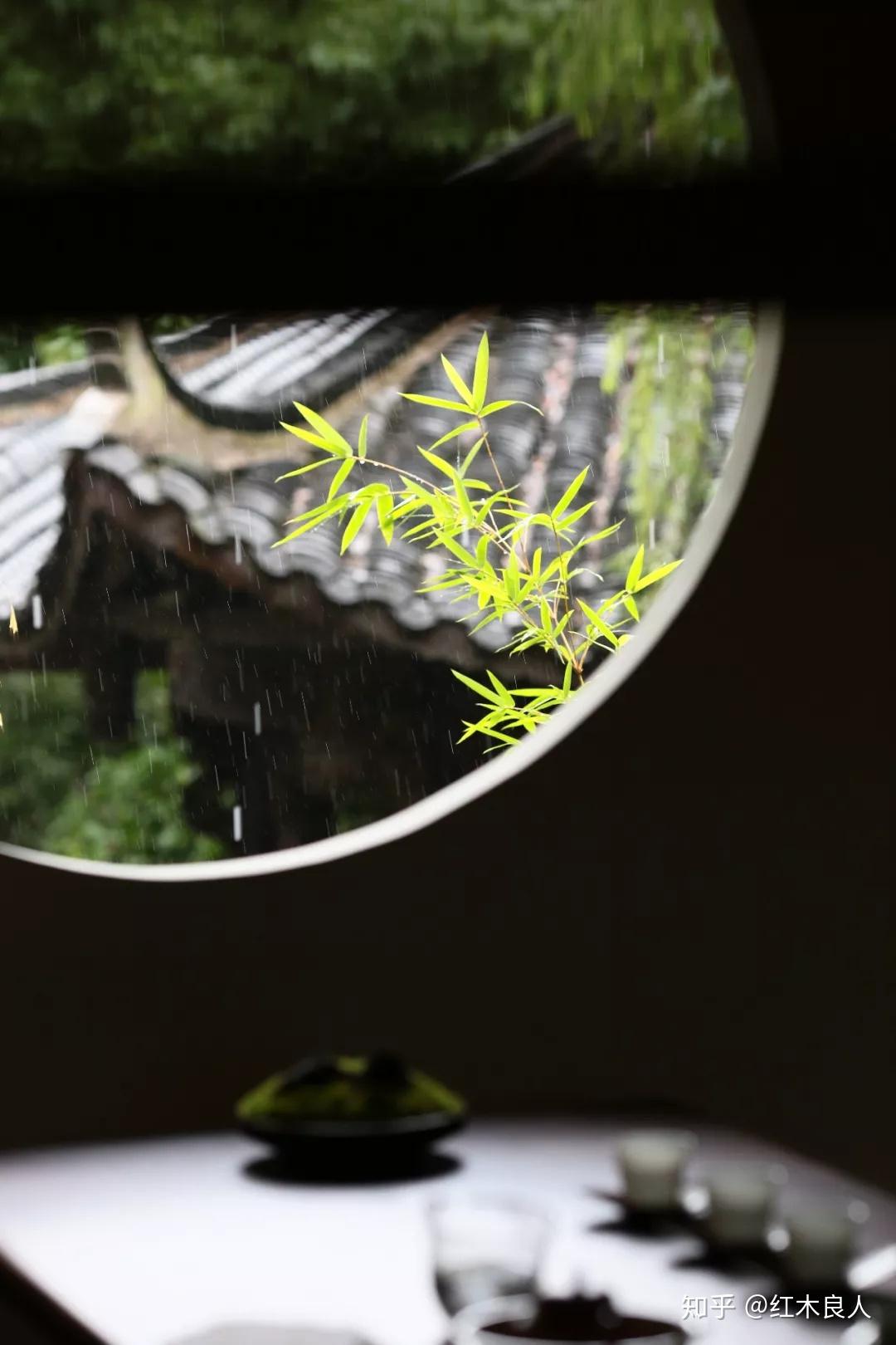 席坐煮茗,品味茶香,或听雨或赏雪,或沐浴午后阳光,偷得浮生半日闲