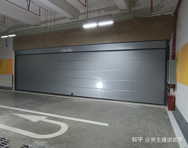 昆明海顿8米多宽的大跨度翻板门定制安装实现常态化 - 知乎
