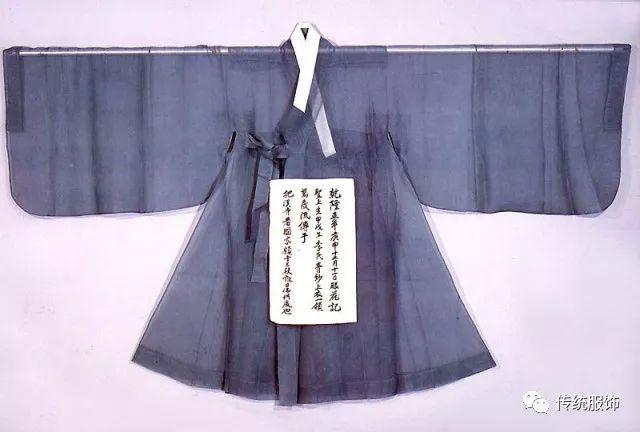 李氏朝鲜的国祚依然延续了数百年,故李朝服饰在明代服饰的基础上,生