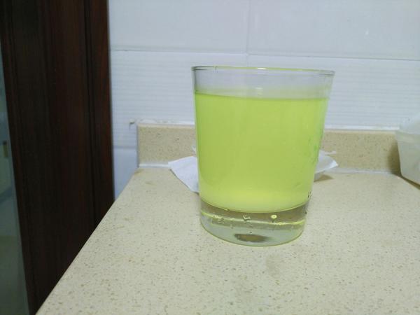 精子黄绿色图片