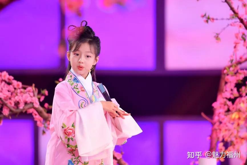 这次非常帮帮团团结一心,与袁源一家人展开了激烈的车轮战,场面精彩