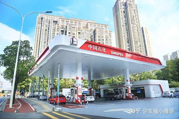 国家继续实施成品油价格调控，国内汽、柴油价格每吨上调 420 元、400 元，如何看待这一调控？