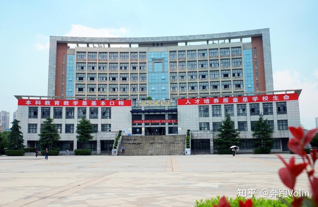 湖南城市学院东门图片