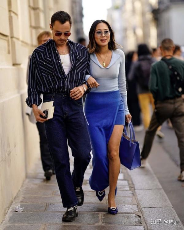 相同或同色系颜色也比较好搭配 基本不需要考虑单品,款式 找出颜色