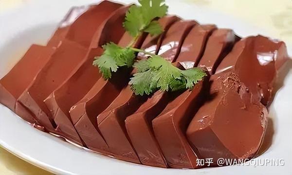 猪血的功效 (猪血的功效与作用)