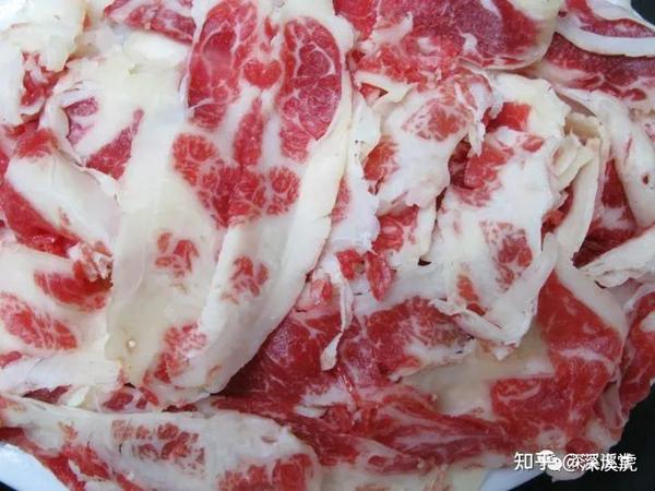 牛上脑是牛身上哪个部位的肉_牛上脑上白色固体_牛上的脑是什么