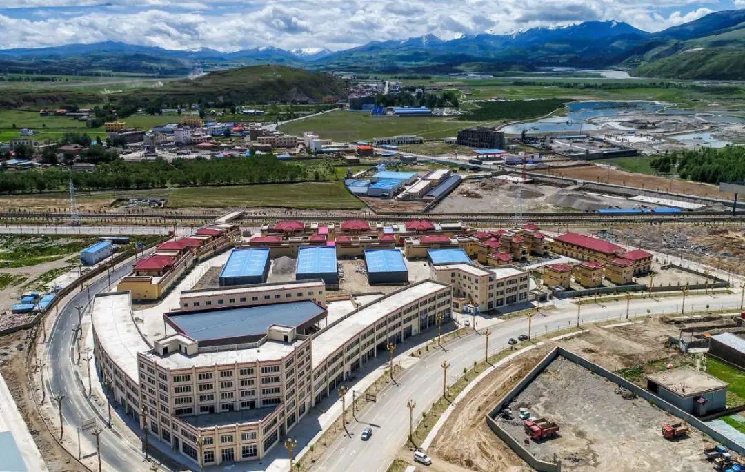 二十年辛苦不寻常携手甘孜奔小康