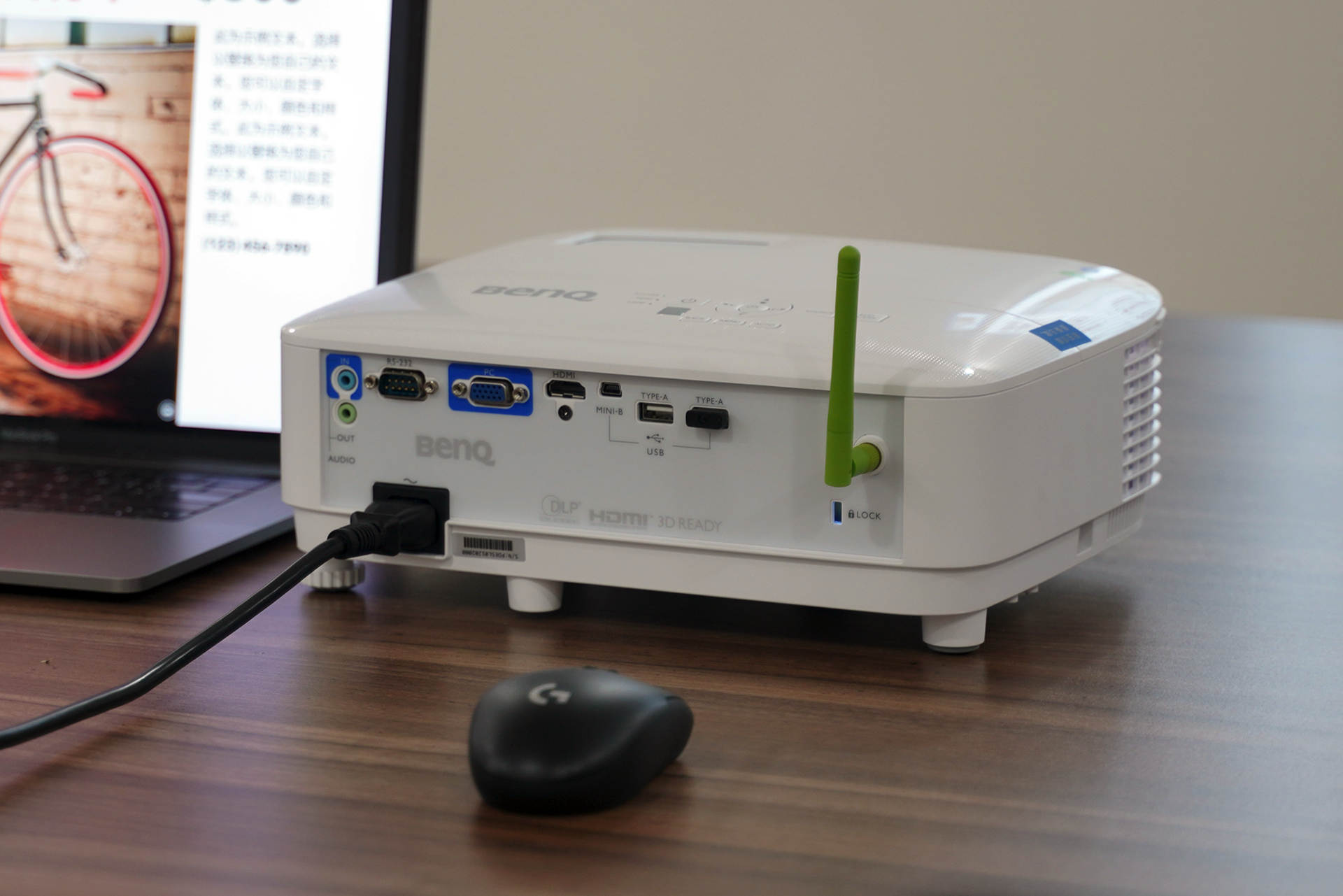 为商务办公而生明基e540智能投影