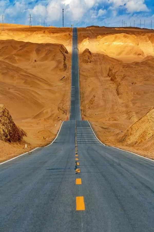 15火星一号公路 · 火星营地在315国道其中的一条岔道上沿着火星一号