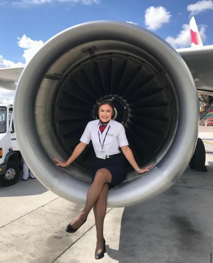 英航空姐涉嫌嘲讽中国乘客被解雇农用拖拉机占领伦敦市中心英国未成年