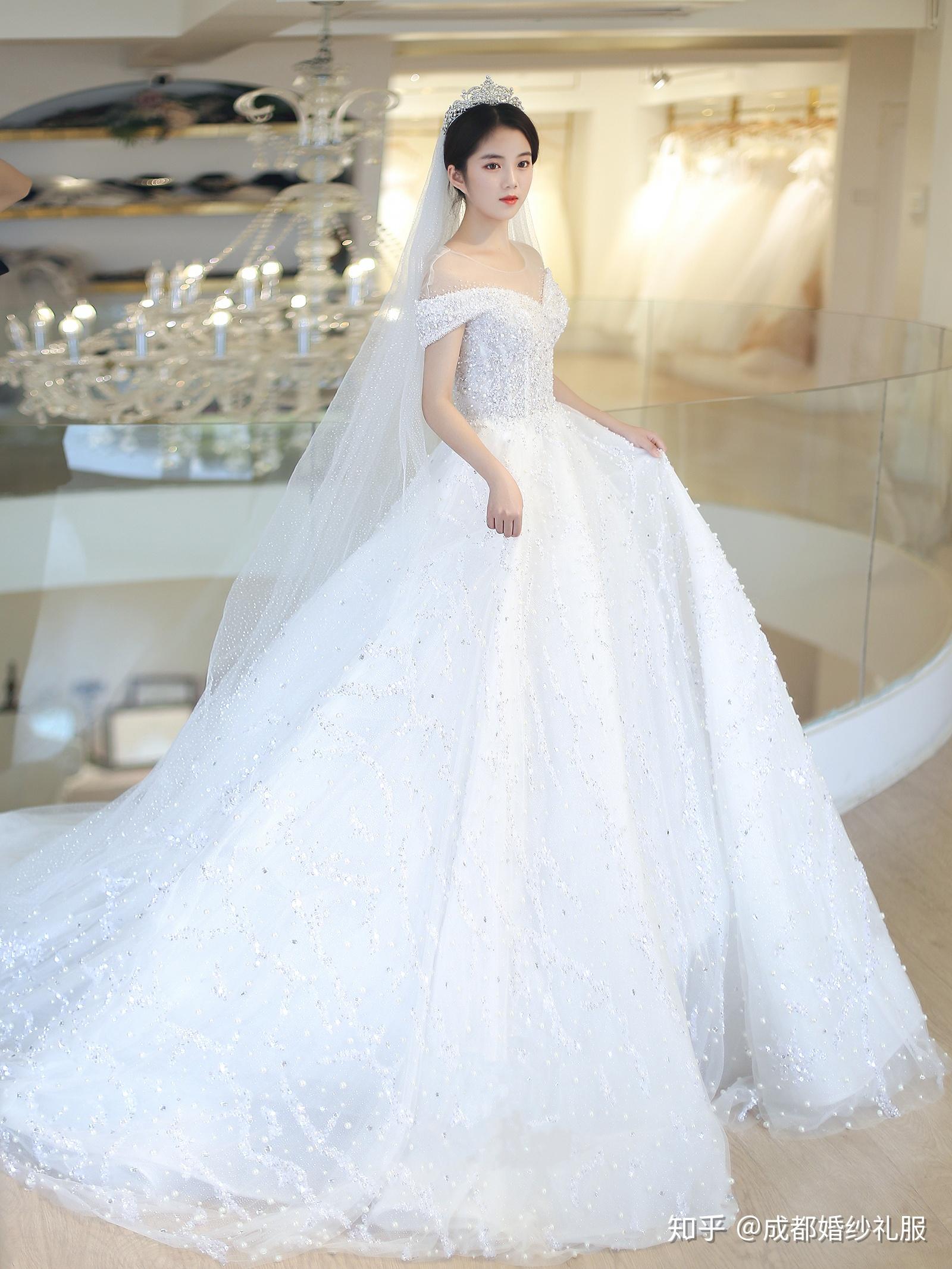 成都试纱打卡韩系婚纱和美式婚纱哪个好看