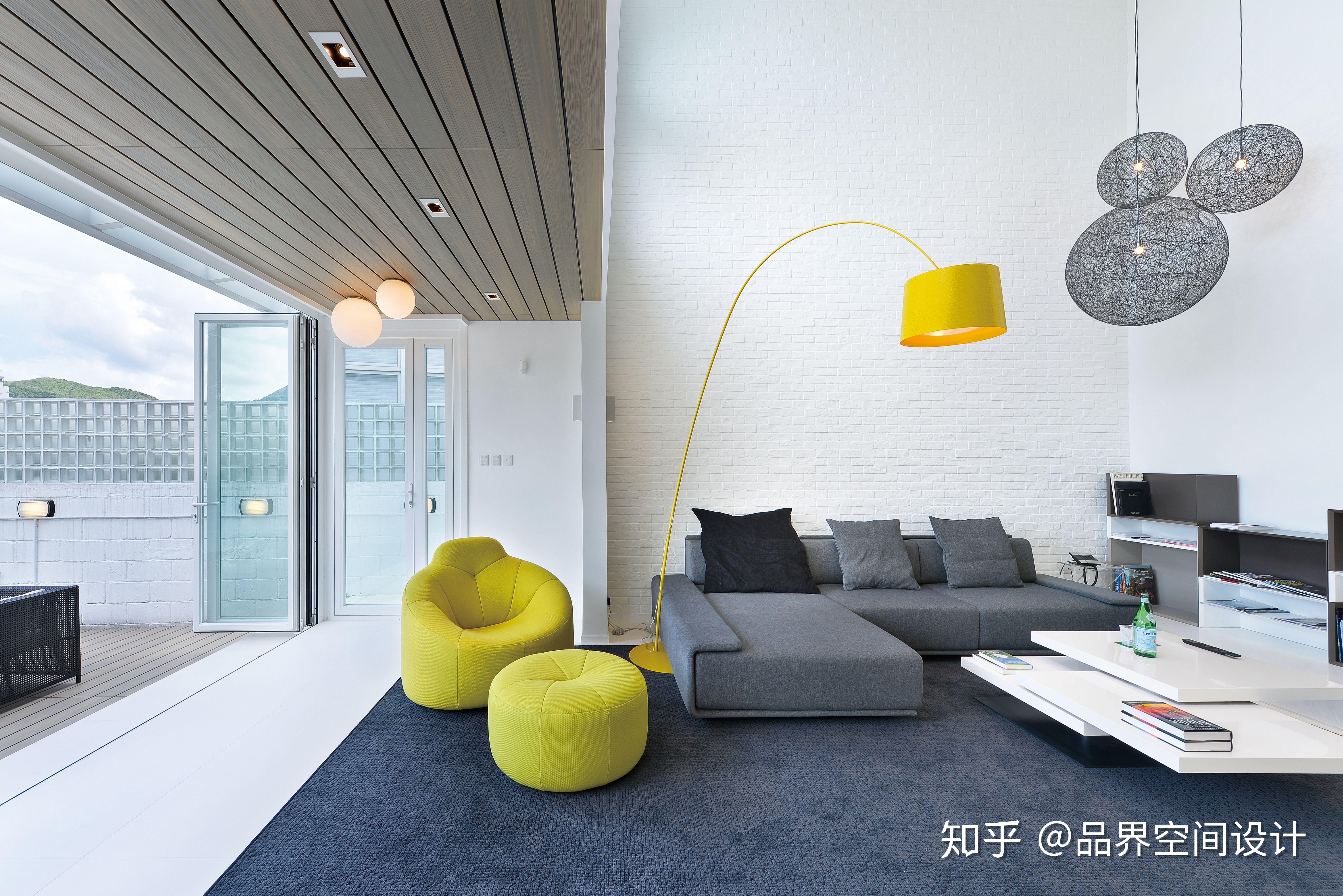 利用色块和几何图形勾勒的艺术空间