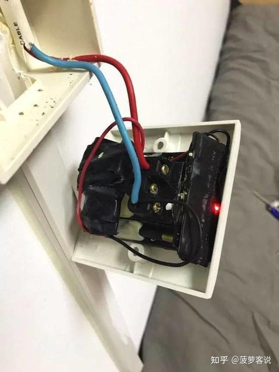 怎么能快速的找出公共浴室的偷拍摄像头