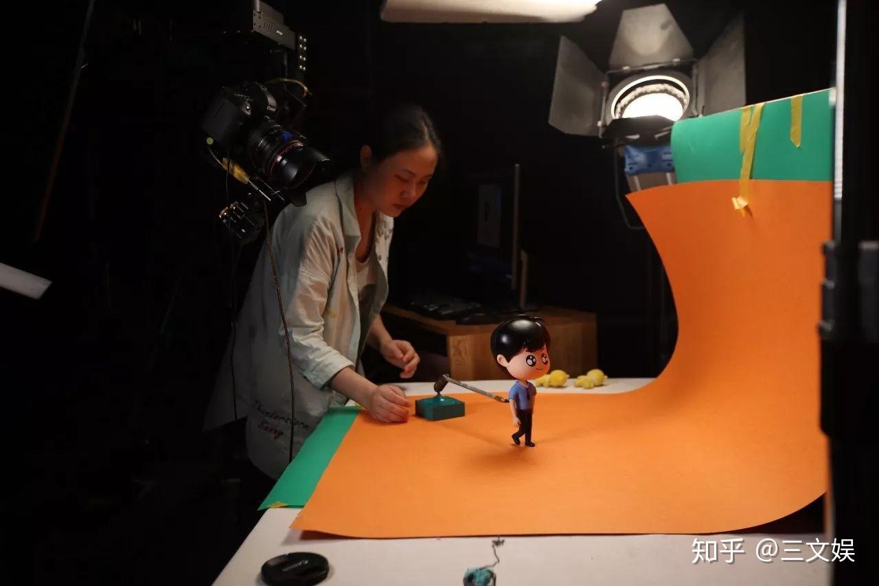 表现动作的流畅性,不要忽略情绪的表演定格动画的拍摄过程需要极大的