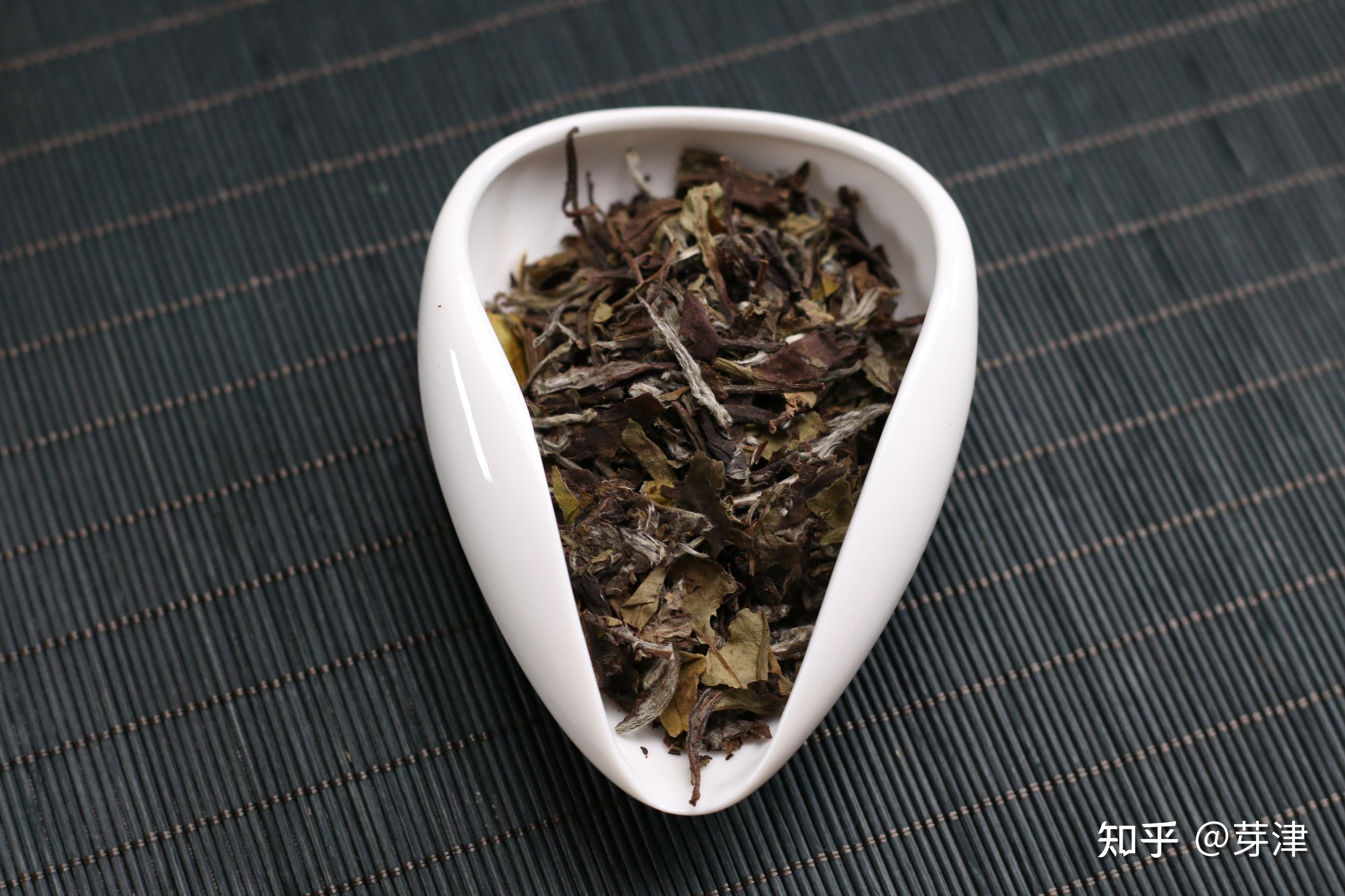 首先推荐绿雪芽旗下的白牡丹2015年兰芷.