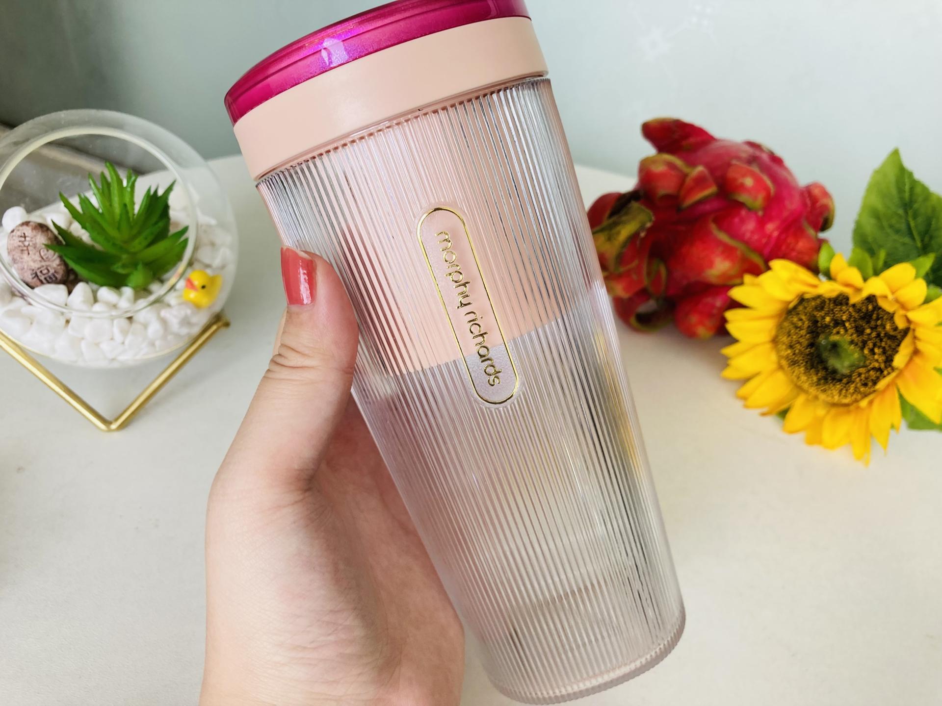 小巧便携的摩飞无线充电榨汁杯走到哪都能喝到鲜榨果汁