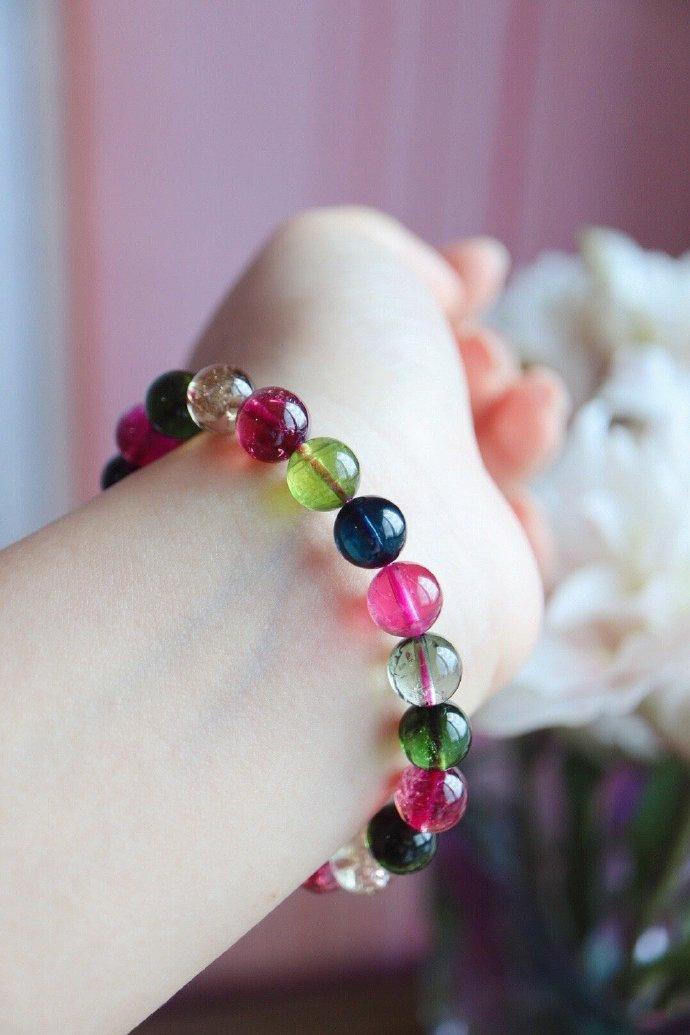 红色,绿色,蓝色,多色碧玺均有产出,晶体较大,品质比较好