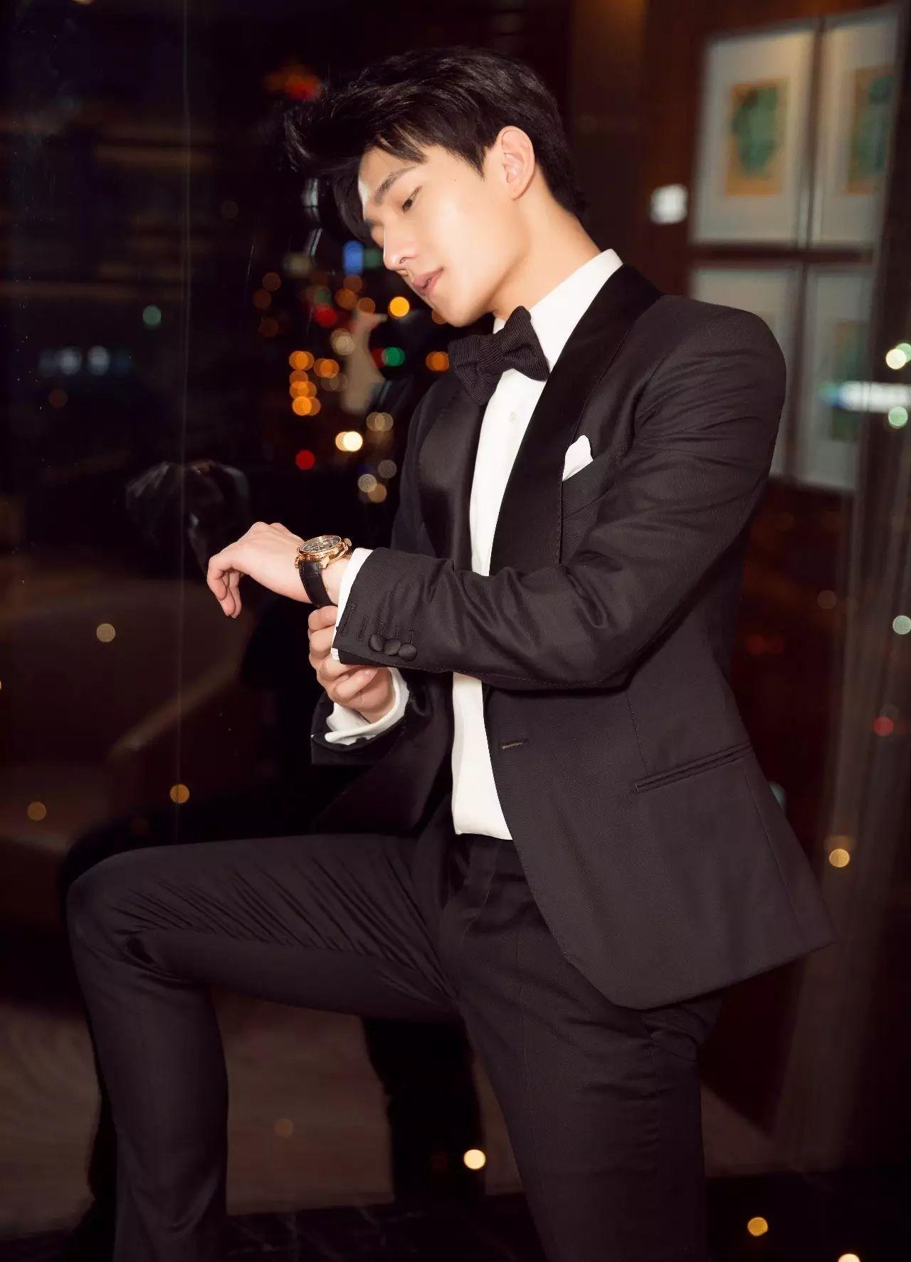 星尚场小干部花美男像杨洋那样穿西装迟早迷死人