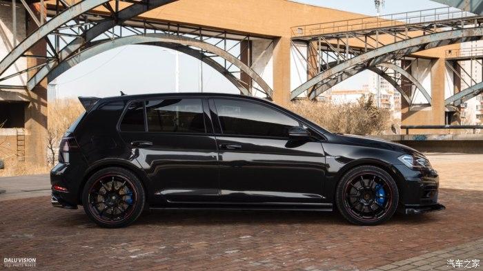 开往春天的汽车春天换个帅气的颜色高尔夫75r改色金属黑