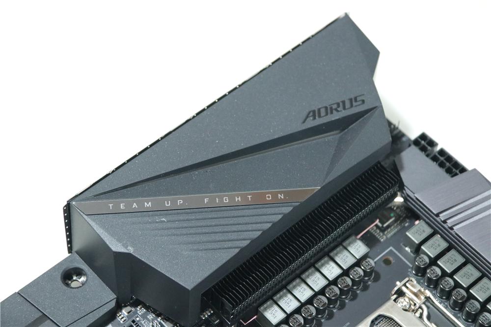 2千元档全能板技嘉z490体验10700k稳超5g