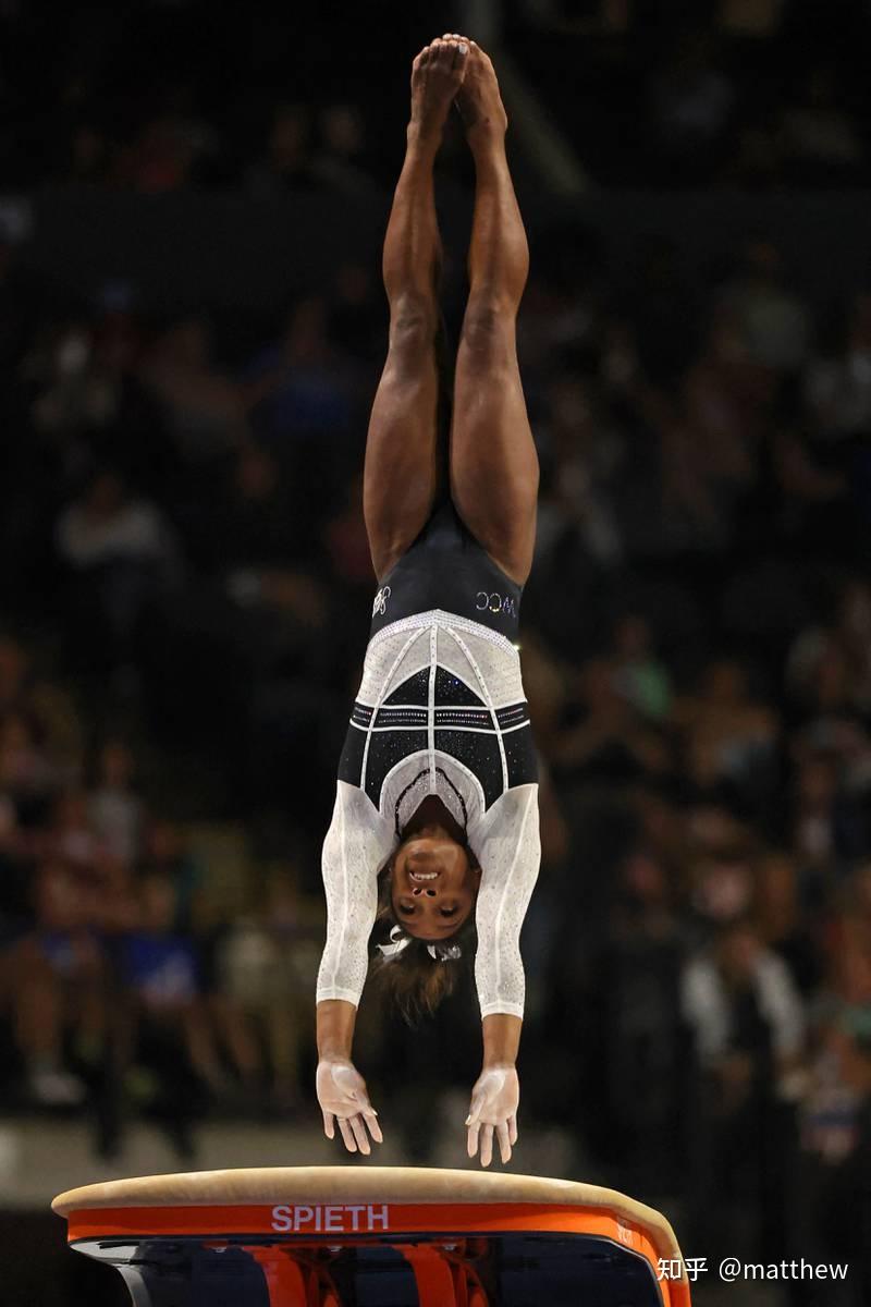 西蒙娜·拜尔斯第六次获得世界体操锦标赛个人全能冠军