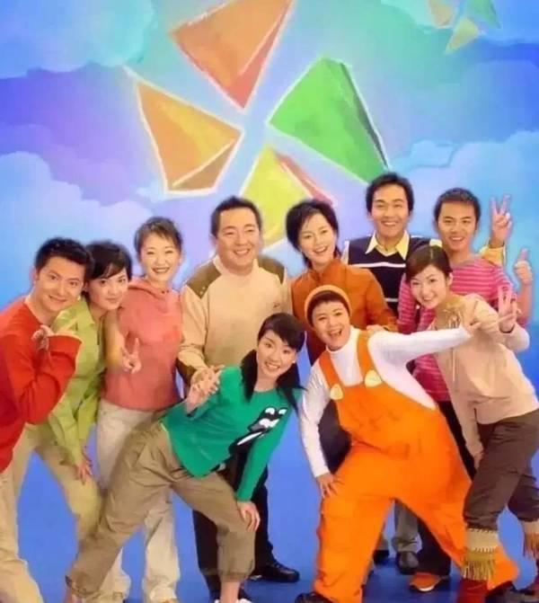 小时候,每到晚饭那个时间点,中央电视台综合频道都会播出《大风车》.