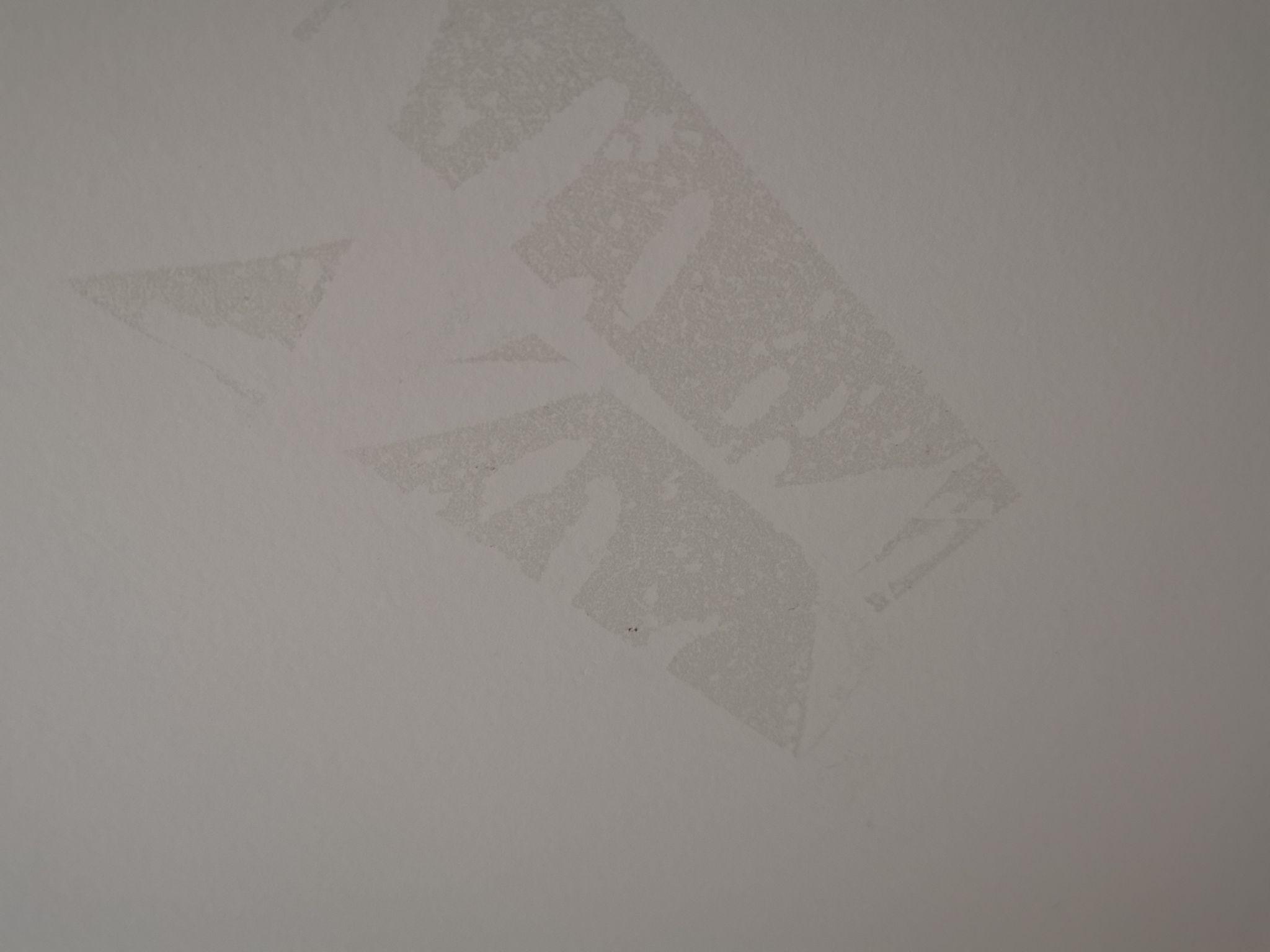 怎样去除墙上的贴纸印 v2-039c3a85c1e8734fdae77b1c4b7bbca2_r.jpg