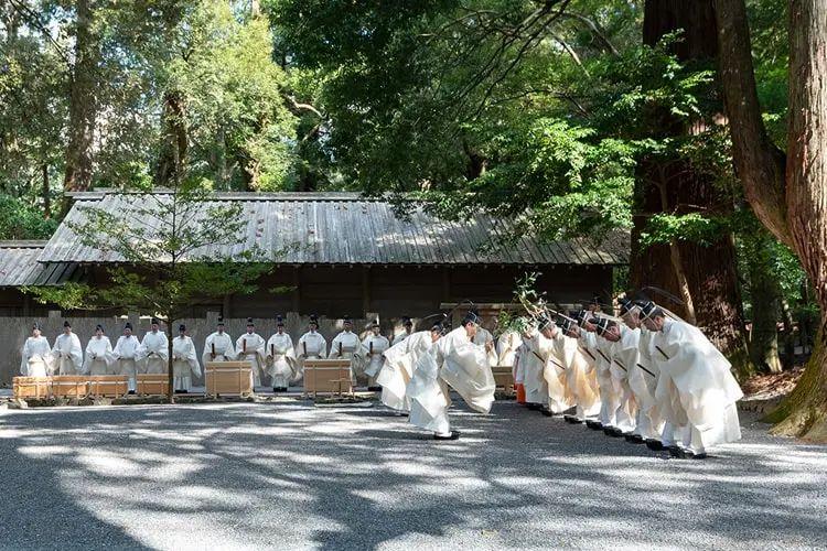 日本文化丨日漫中经常出现的“神主”、“巫女”，究竟是怎样的职业？ - 知乎