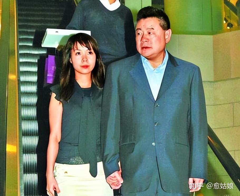 暗讽李嘉欣心机否认关之琳塞高尔夫球71岁的刘銮雄还能洗白吗