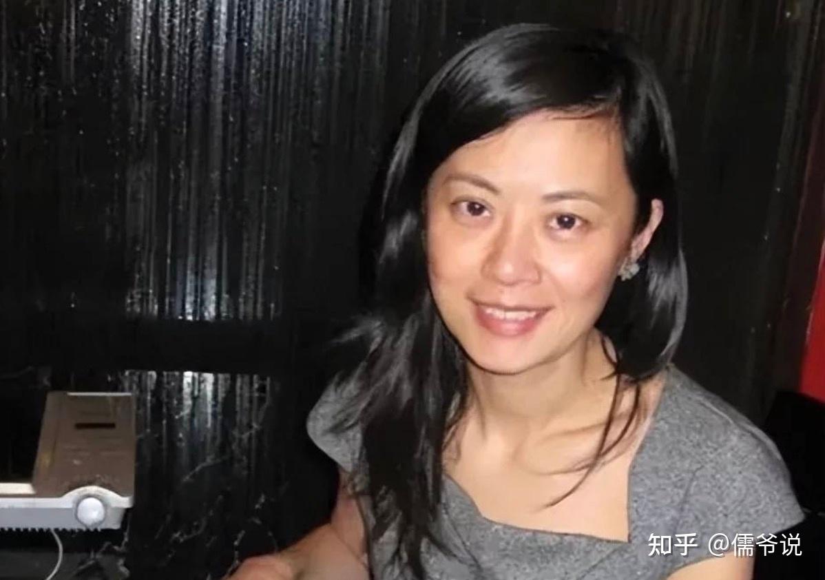 前央视主持人姜丰频晒国外奢华生活,又是游艇又是室内泳池,还自诩是地主 - 知乎