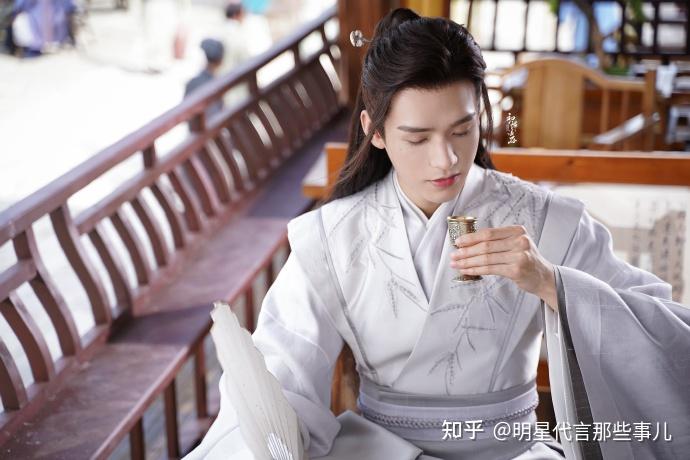 龚俊代言帕莎,网友直呼请把眼镜焊在脸上! - 知乎