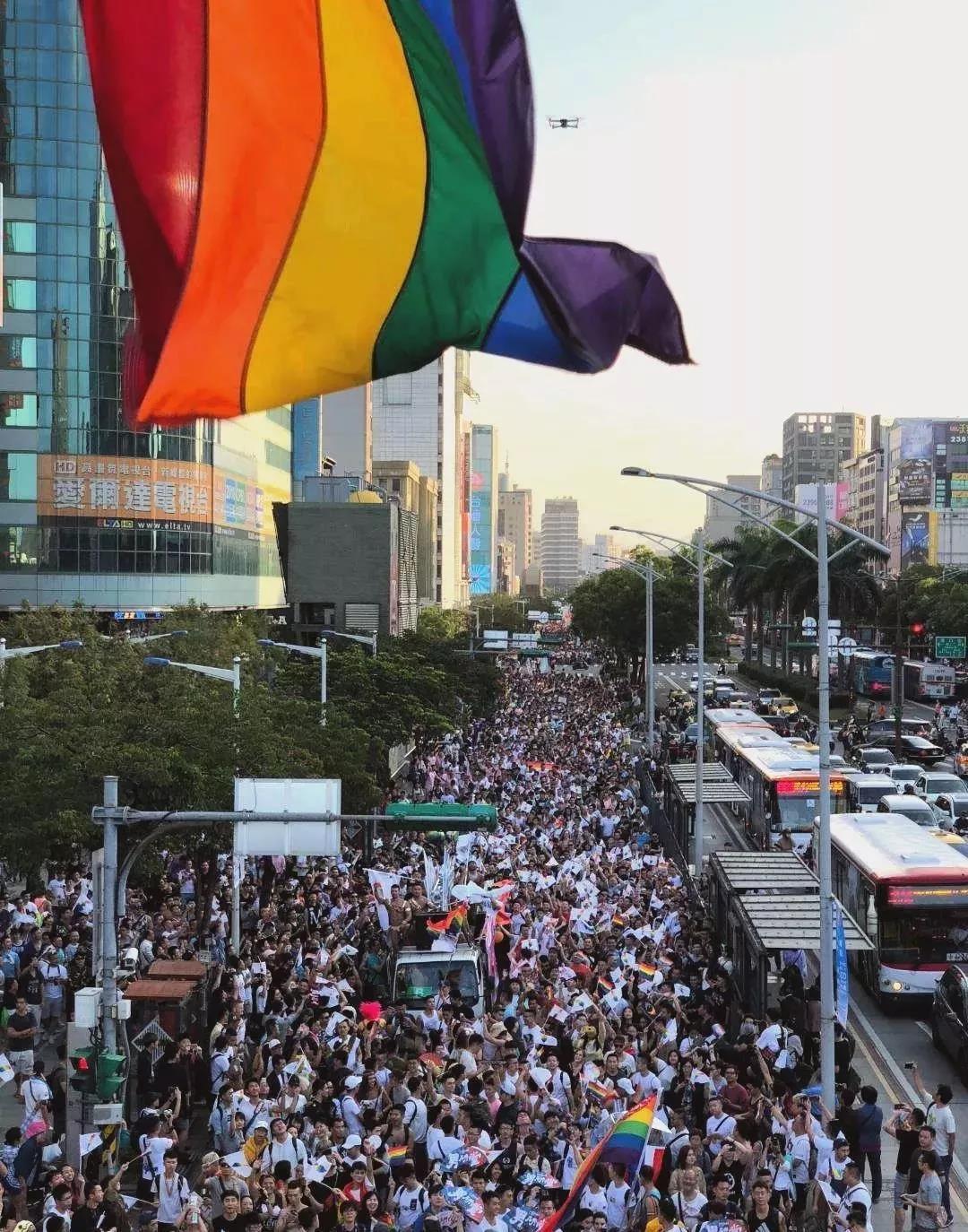 【记台湾】同志游行,带你看彩虹色的台湾 - 知乎