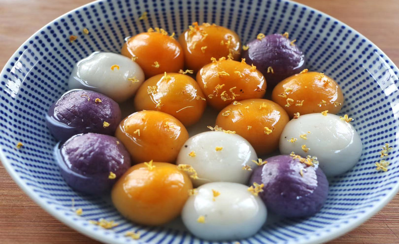 不要出去买汤圆了,南瓜加上糯米粉,这样做软糯香甜,好吃又好看