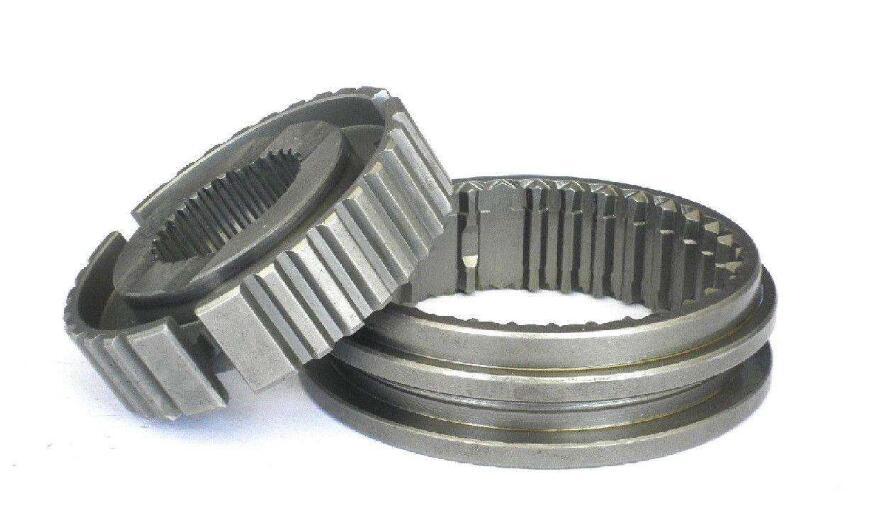 其体积很大,并且结构复杂,而本发明使用的是结构简单的结合套(如