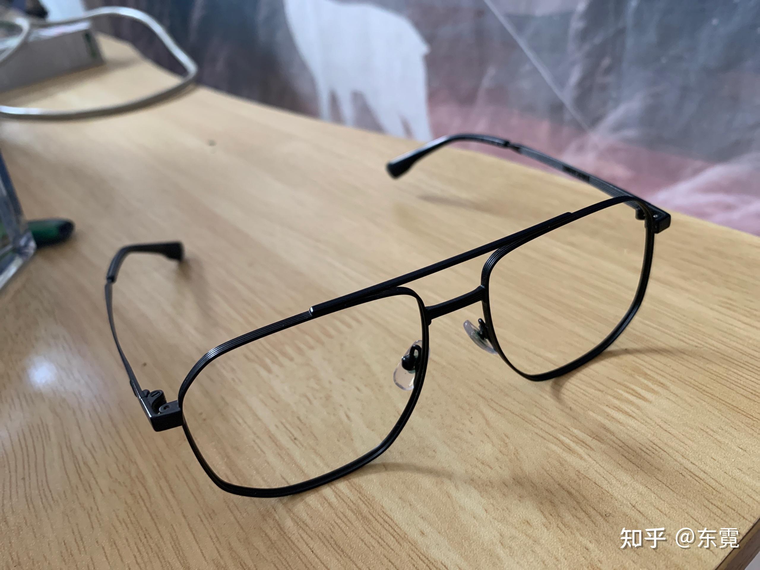 金属眼镜框桩头裂了能修吗