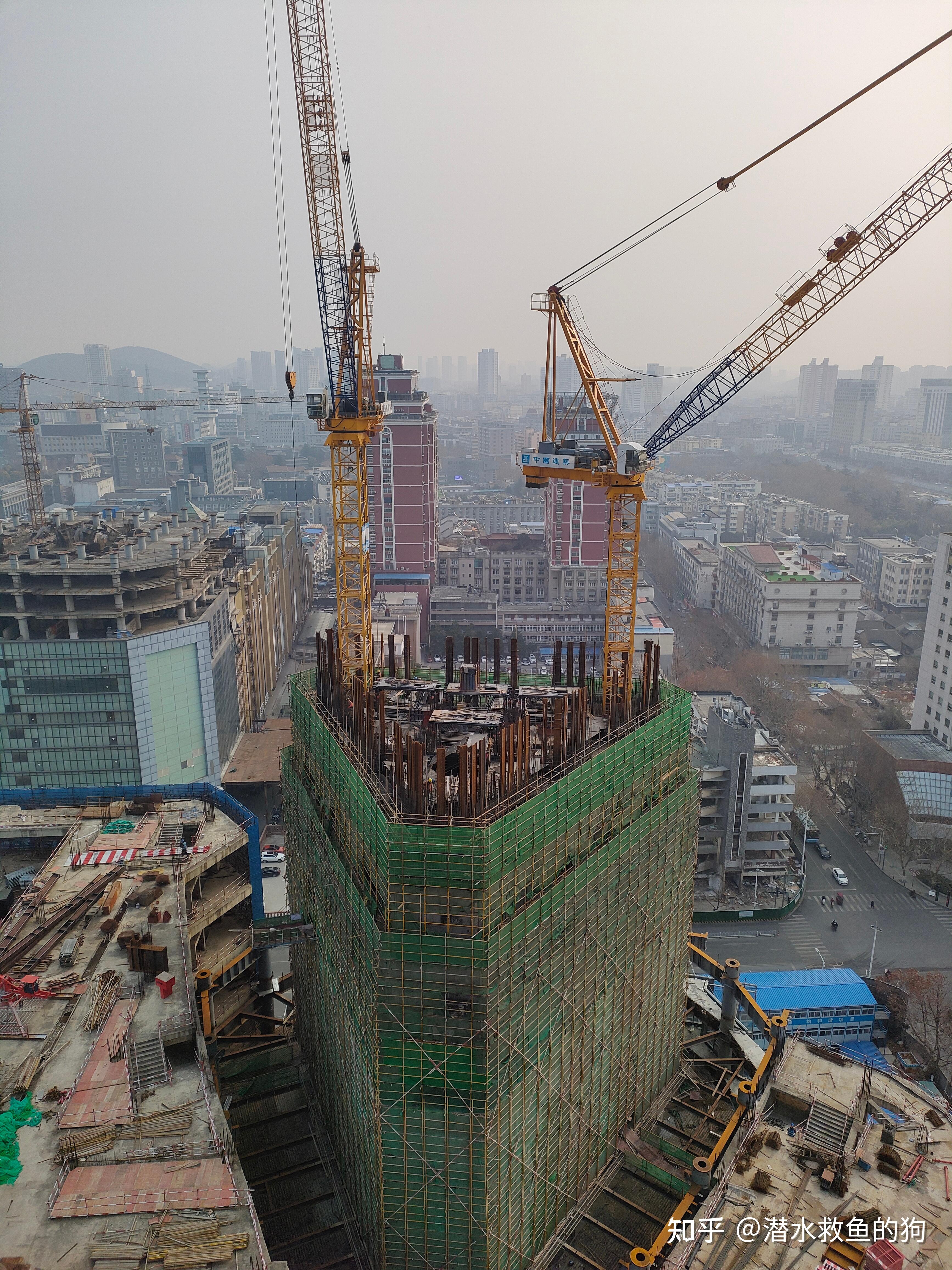 超高层核心筒的82倾斜剪力墙