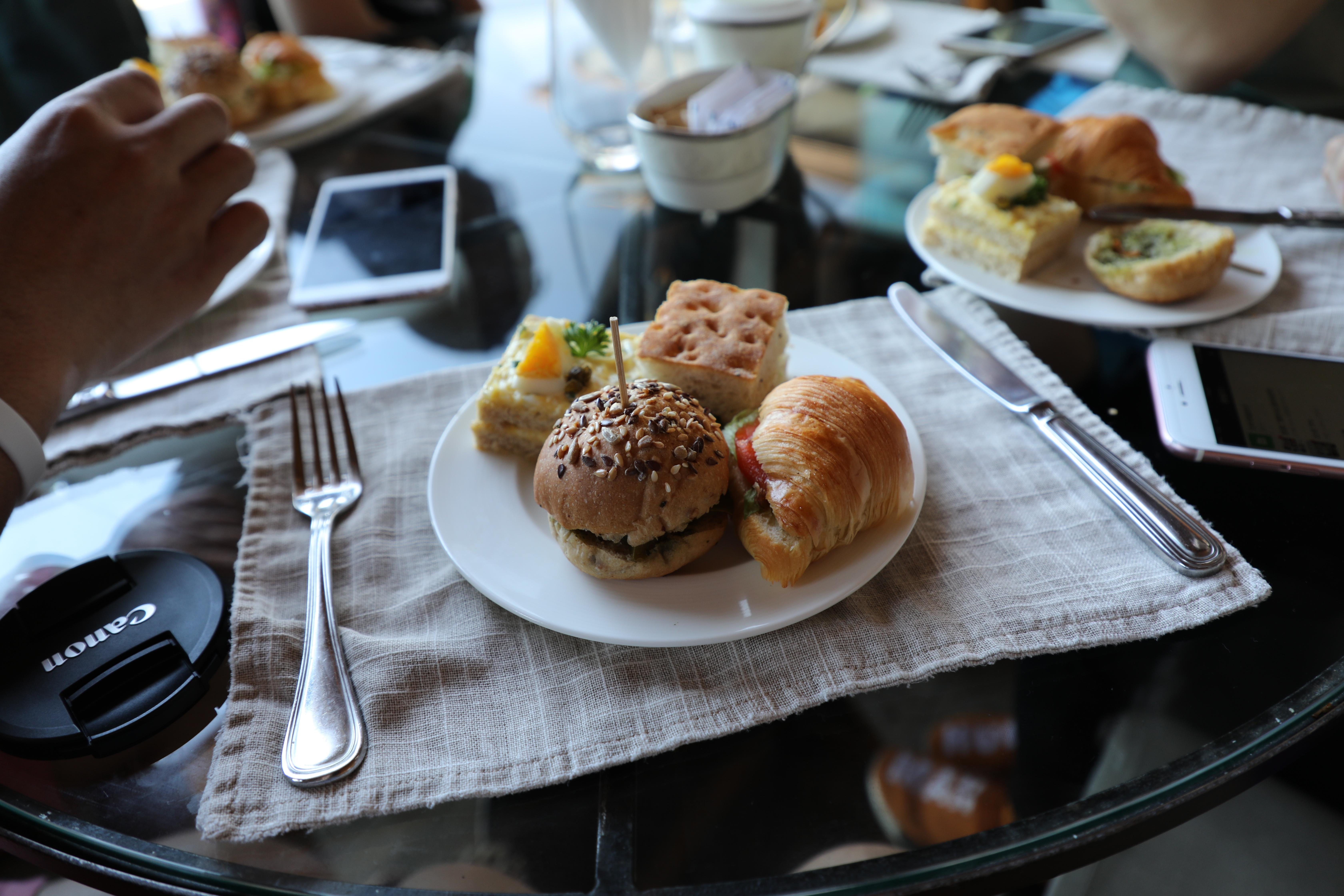 上海名媛群文章中低价拼顶级下午茶酒店奢侈品的现象真实吗反映了哪些