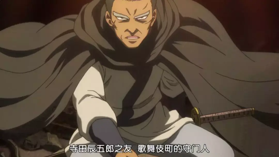 中间的那个人是寺田绫乃,左边是辰五郎,右边是次郎长!