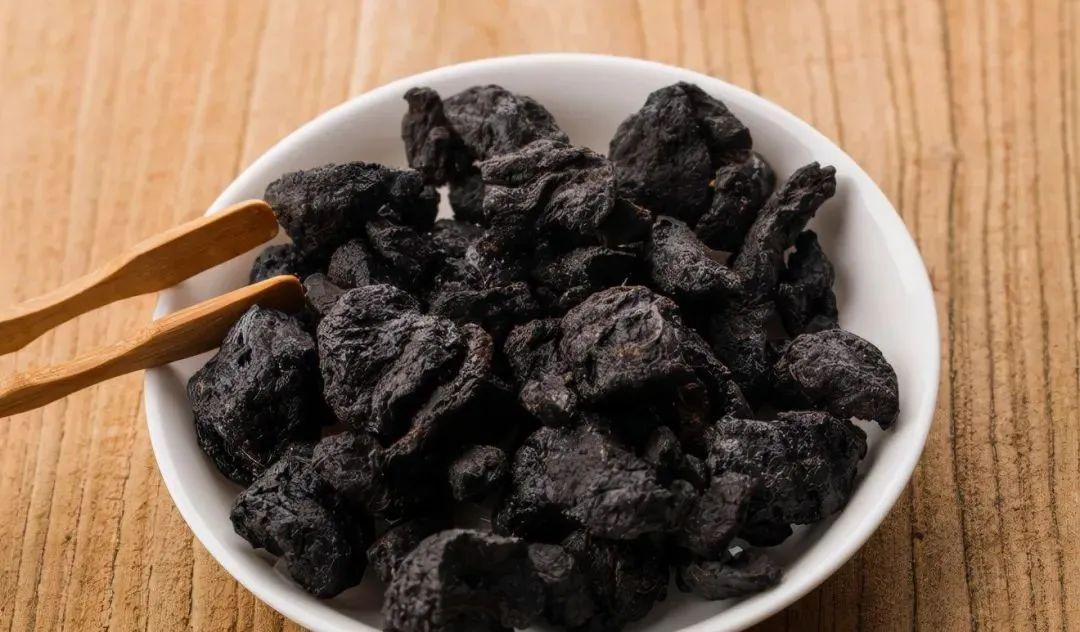 白芍不仅可以揉肝养血,还能舒缓筋脉;当归可是一味补血活血的中药,既