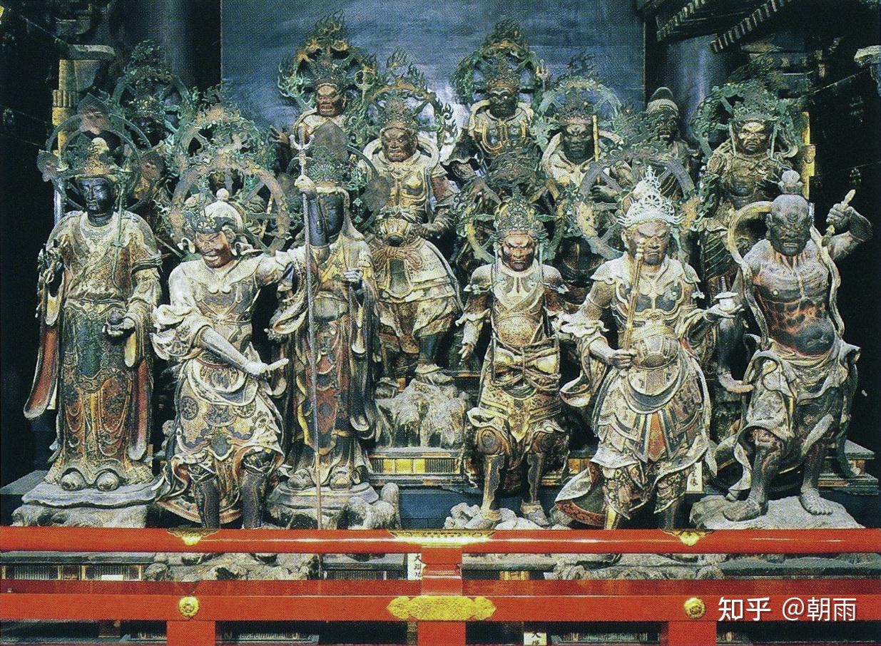 东侧的「二十八部众」.位于西侧中部的「摩睺罗伽王像」.