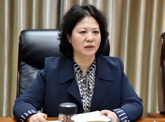 李亚丽,1971年出生于山西绛县.